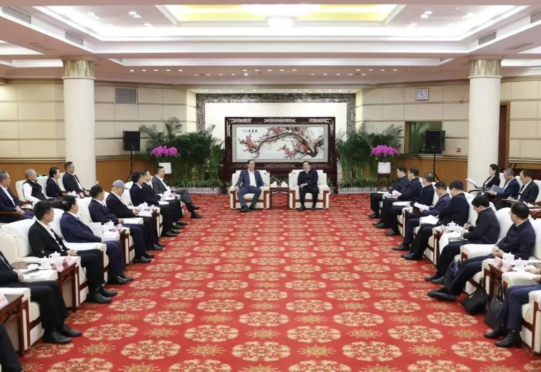 威尼斯9499董事长李军受邀出席华中科技大学第十六届企业家论坛，，，，，，，并发演出讲